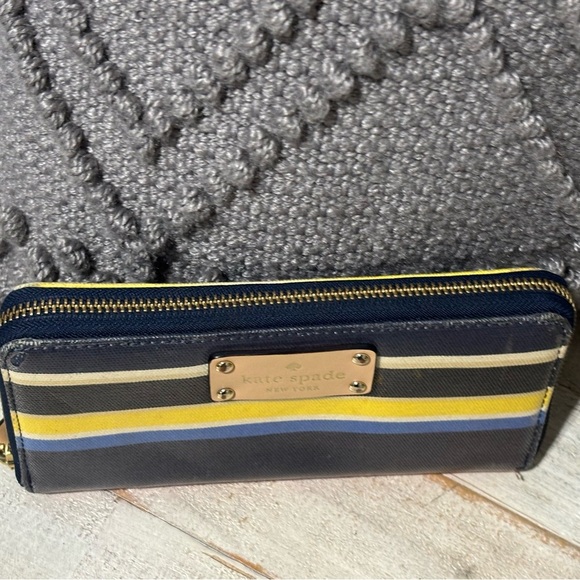 ❤️Kate Spade Classic Striped Wallet - Picture 4 of 6